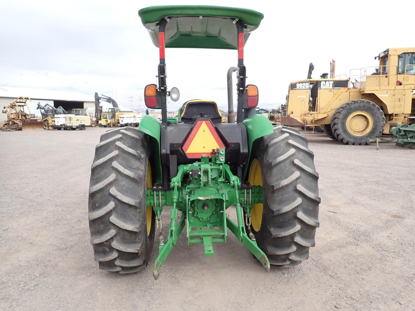 ./imagenes/INVOICE/2019/16432/TRACTOR JOHN DEERE_5065E (11).JPG